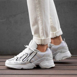 Подборка кроссовок на распродаже ASOS (например Adidas EQT Gazelle за 3272₽)