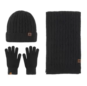 Комплект шапка, шарф и перчатки (с Озон картой)